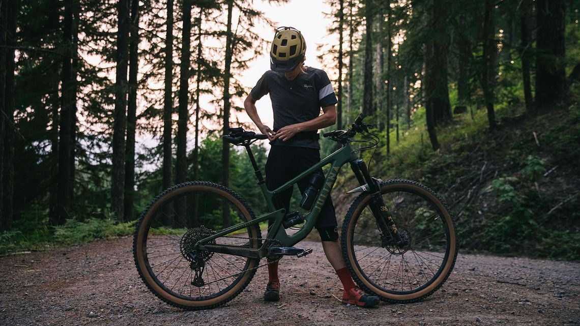 downhill mountain biker